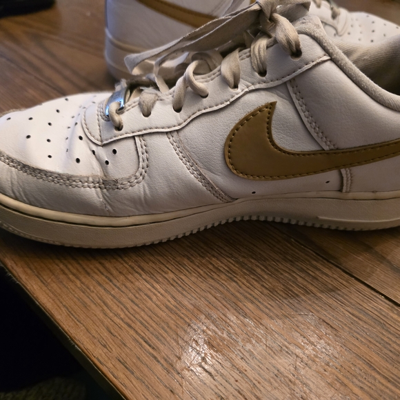 Nike Air Force 1. 2007. Size 7.5 Mens. Gold/ White. See All Pictures. - Picture 9 of 16